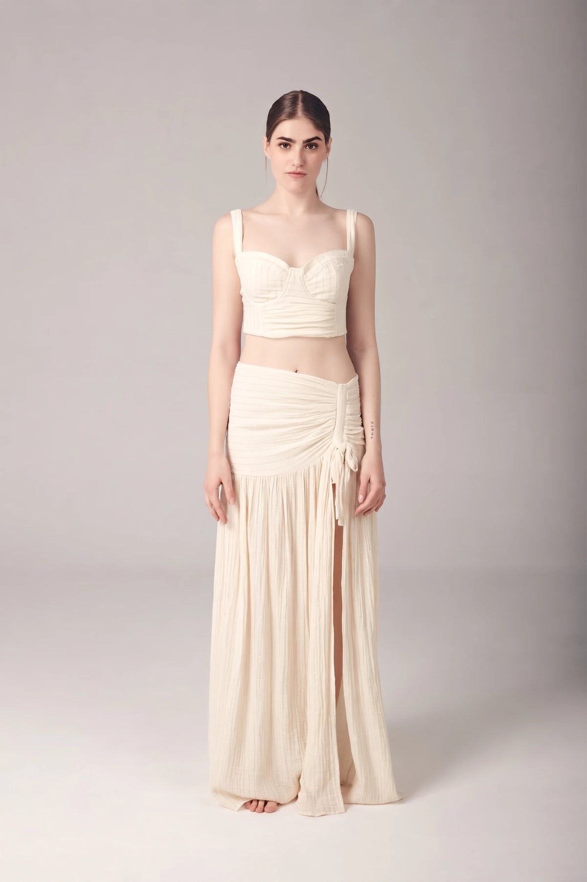 SILK ROAD INSPIRED PARLAK İPLİK DETAYLI TAKIM