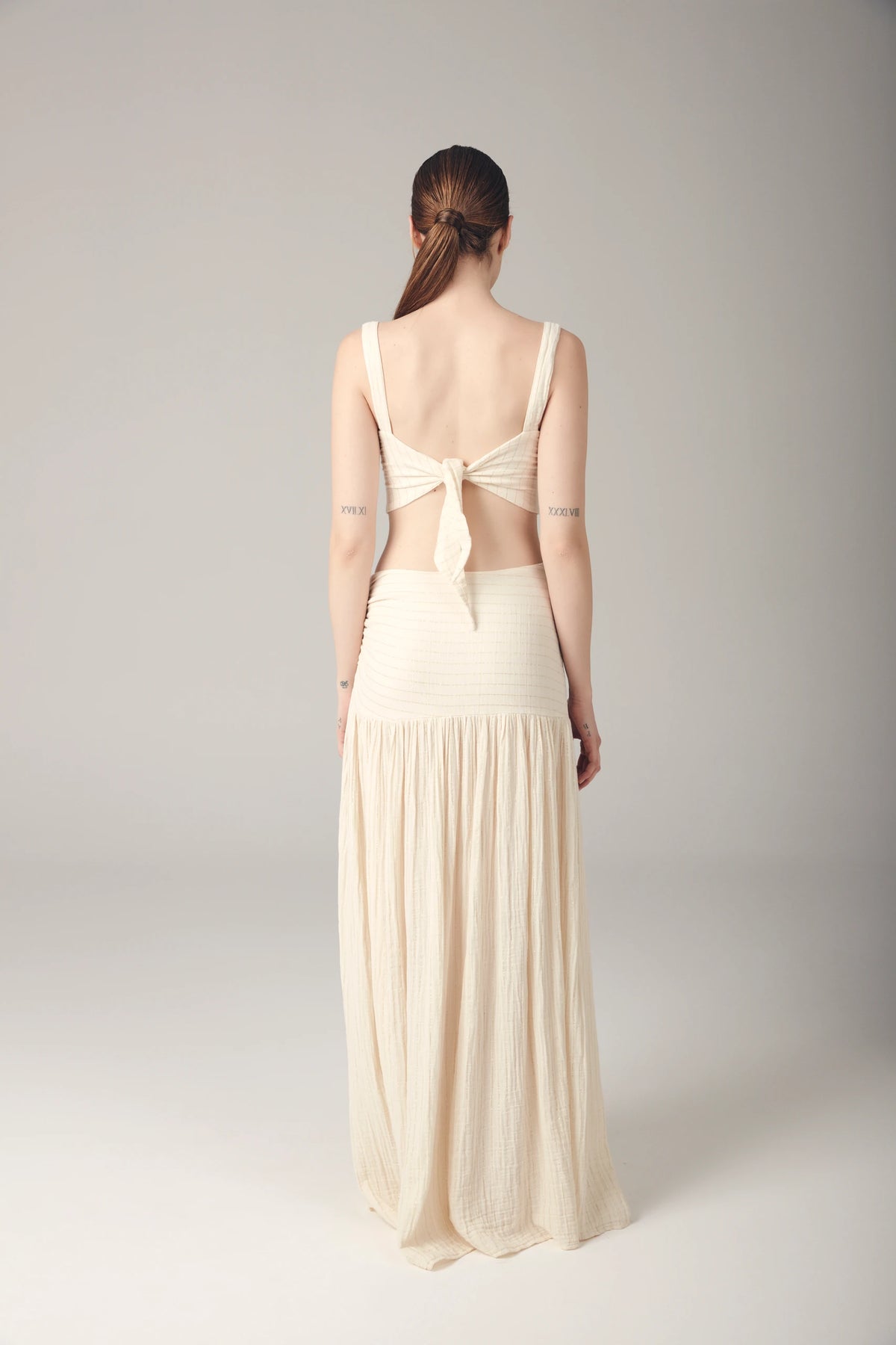 SILK ROAD INSPIRED PARLAK İPLİK DETAYLI TAKIM